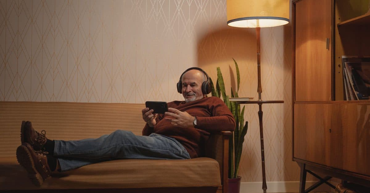 IPTV sur smartphone et tablette en 2026 : Android, iPhone et iPad (apps, data et cast vers la TV)